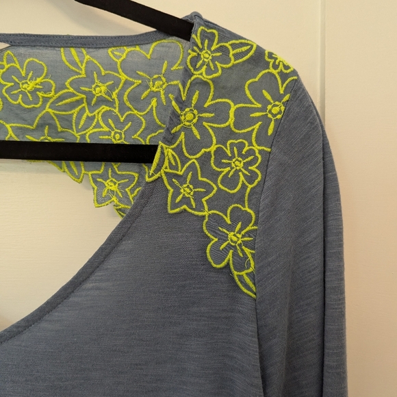 American Eagle Outfitters Floral Keyhole Women's Top - Picture 5 of 6